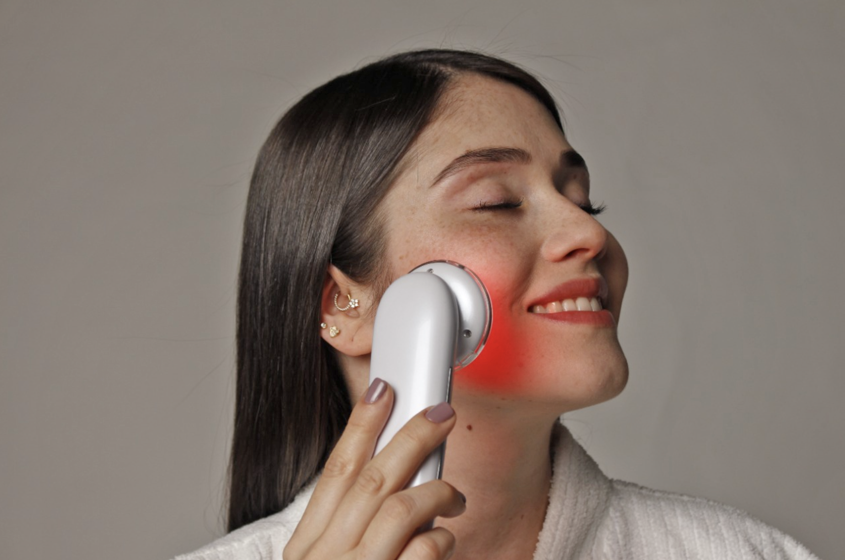 ¿QUÉ ES LA TECNOLOGÍA GALVÁNICA Y CÓMO INCLUIRLA EN TU RUTINA DE SKINCARE?